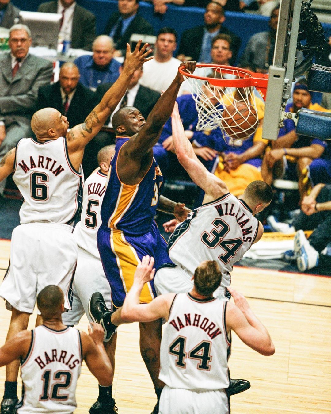 打破预期 打破预期