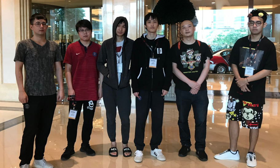 滑球与带有 滑球与带有